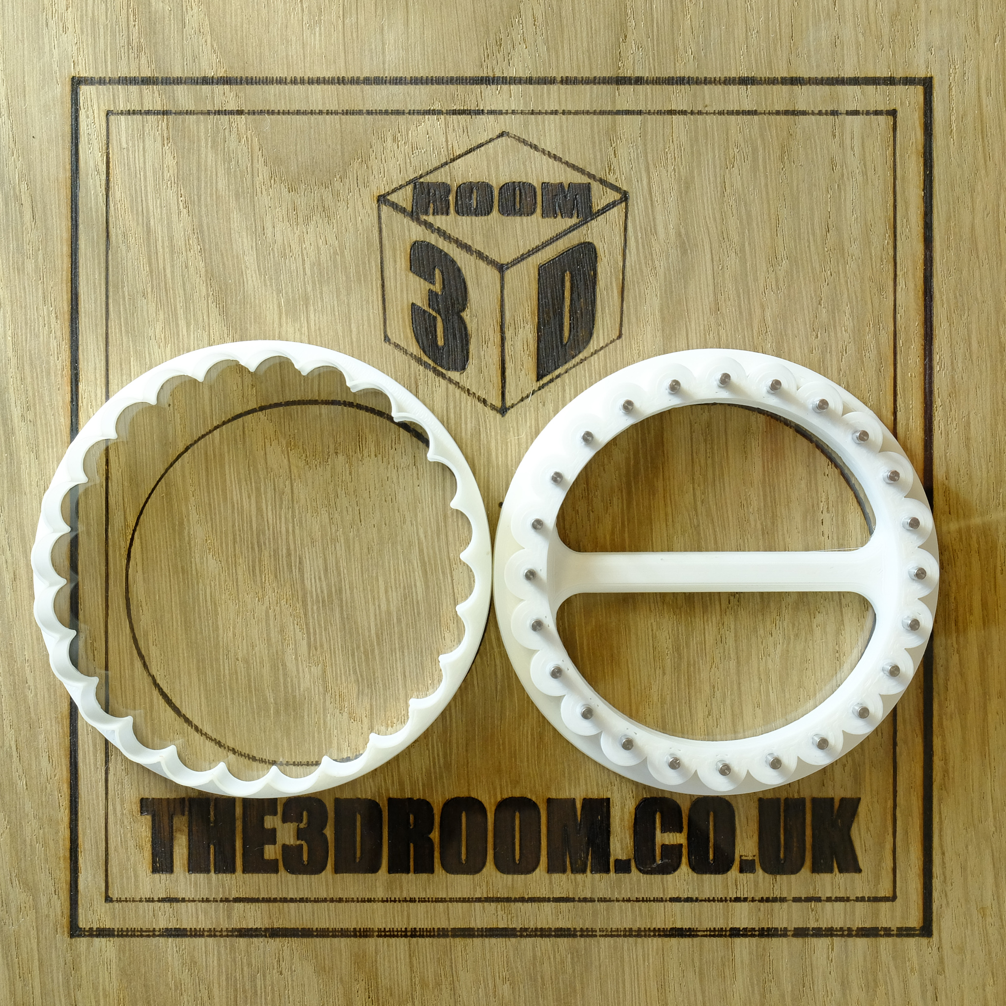Scallop Cookie Cutter with Dimple Press