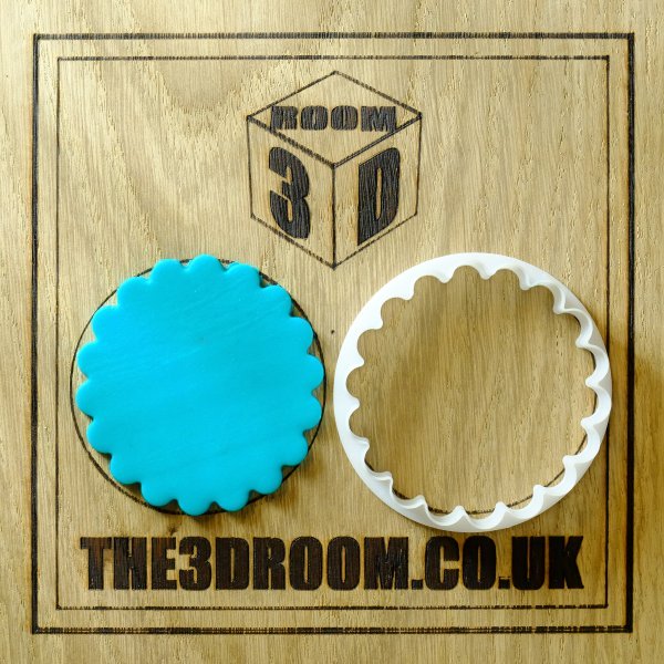 60mm Scalloped Cookie Cutter with Dimple Press