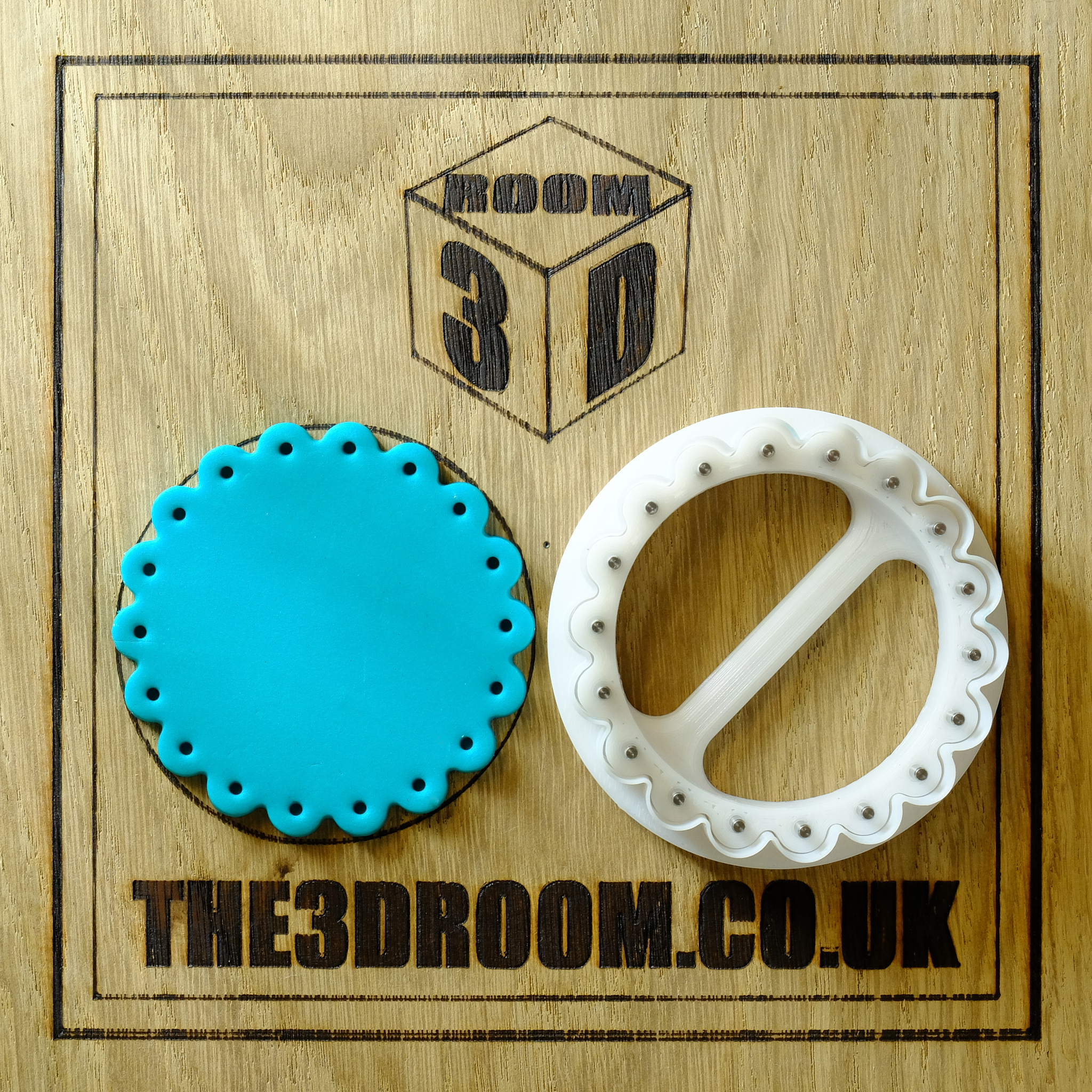 60mm Scalloped Cookie Cutter with Dimple Press